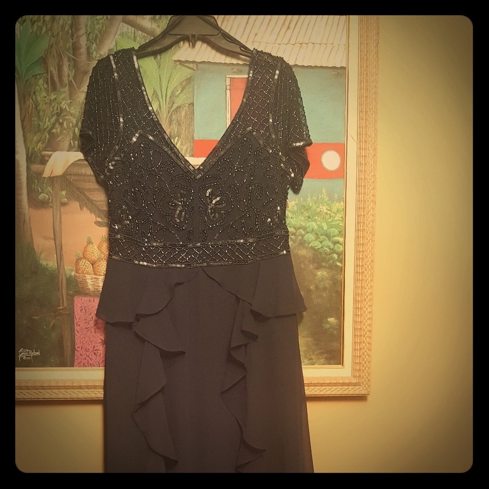 Navy blue Adrianna Papell evening gown/dress